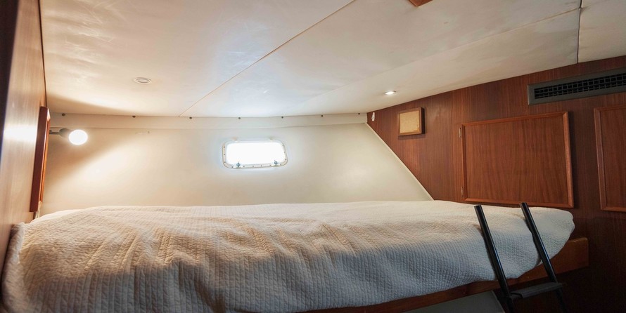 Marine trader 44 long range cruiser