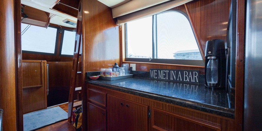 Marine trader 44 long range cruiser