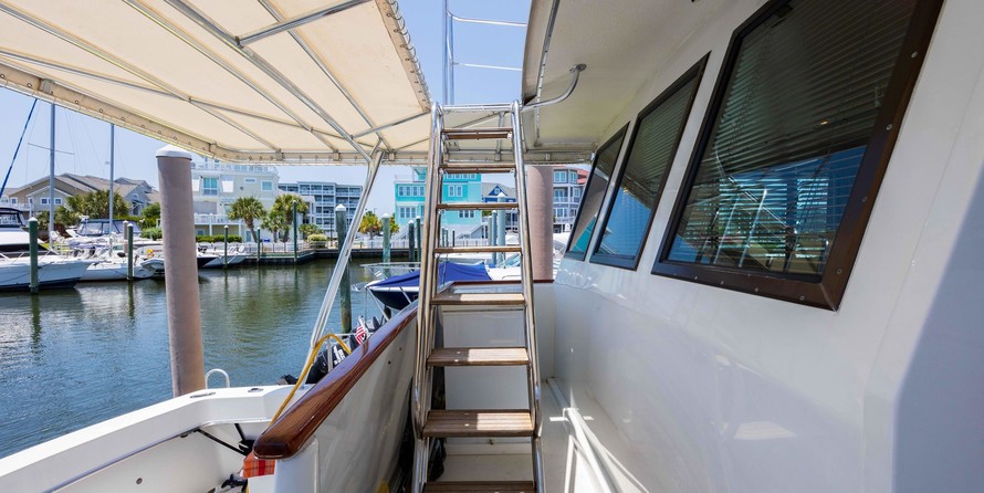 Marine trader 44 long range cruiser