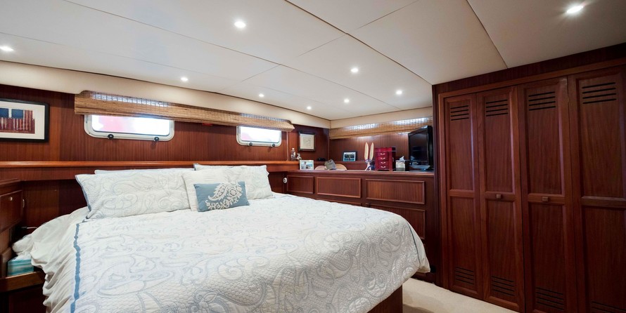 Marine trader 44 long range cruiser