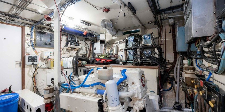 Marine trader 44 long range cruiser