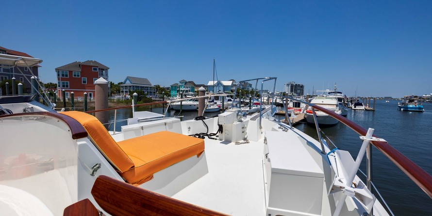 Marine trader 44 long range cruiser