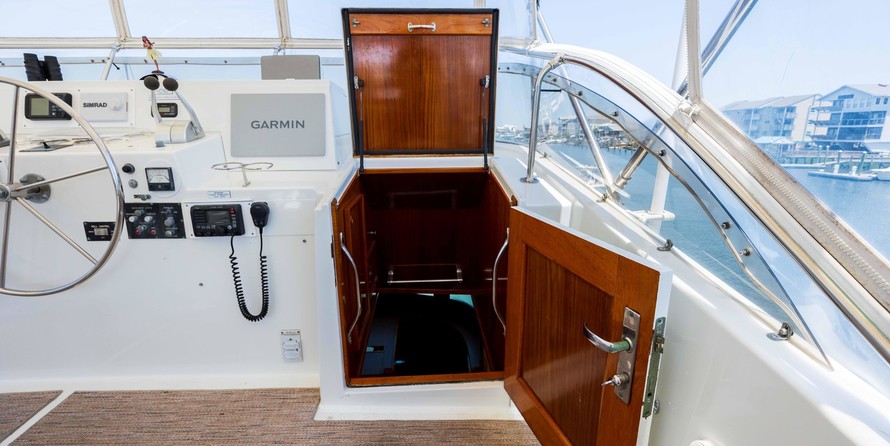 Marine trader 44 long range cruiser