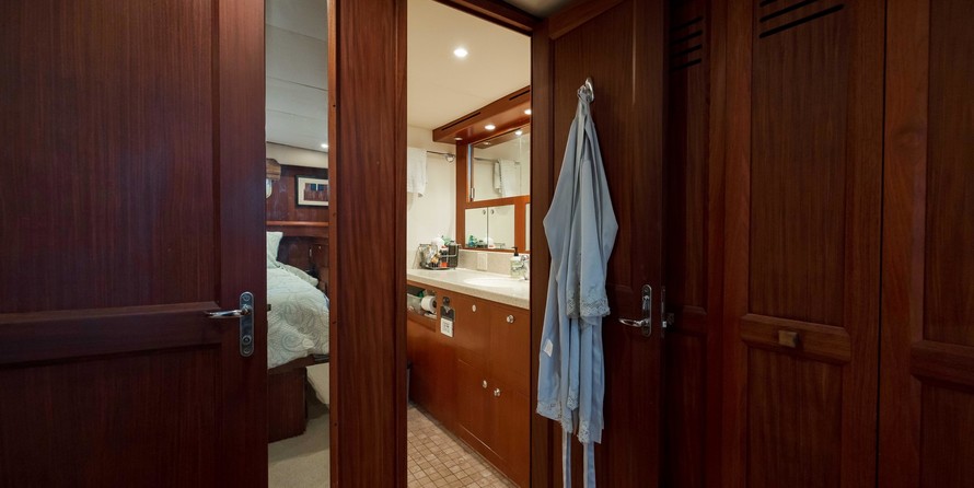 Marine trader 44 long range cruiser