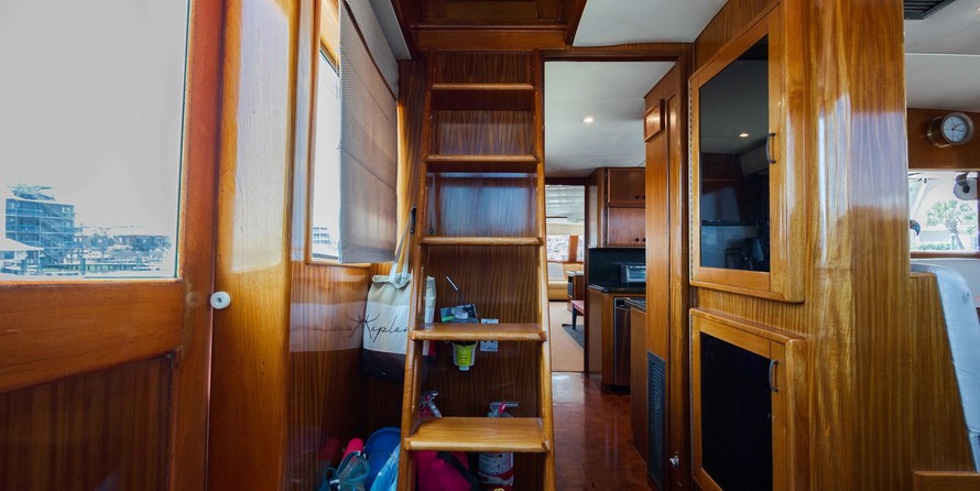 Marine trader 44 long range cruiser