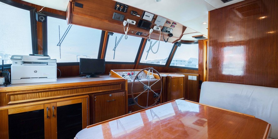 Marine trader 44 long range cruiser