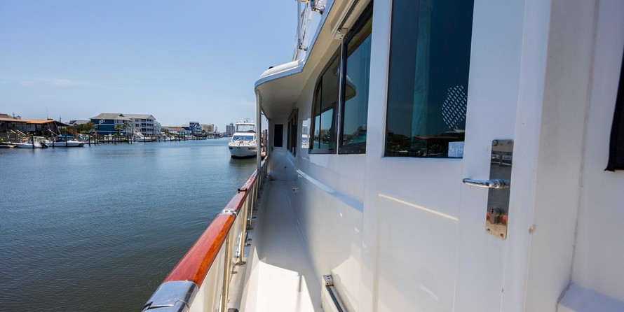 Marine trader 44 long range cruiser