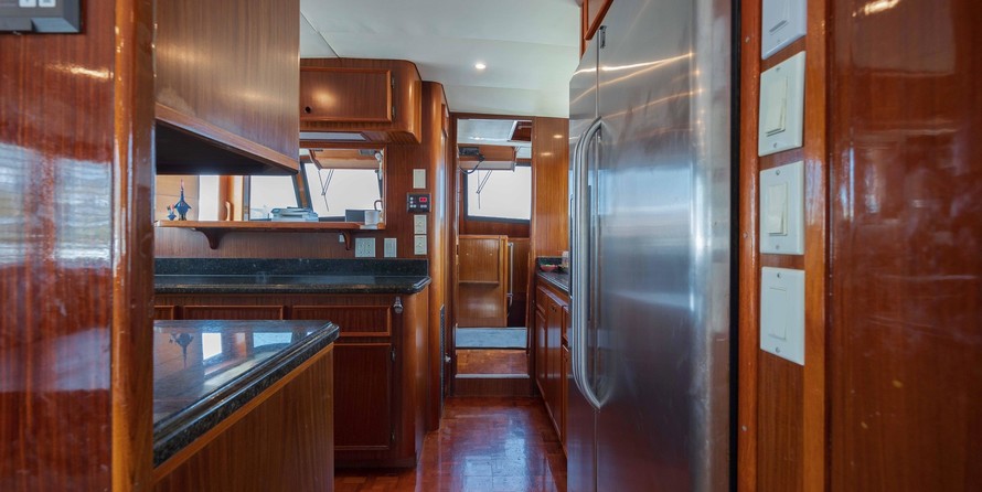 Marine trader 44 long range cruiser