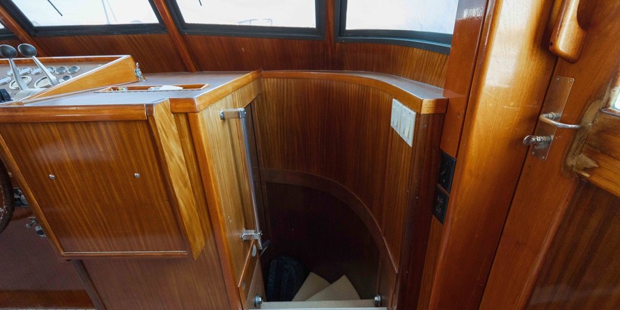 Marine trader 44 long range cruiser