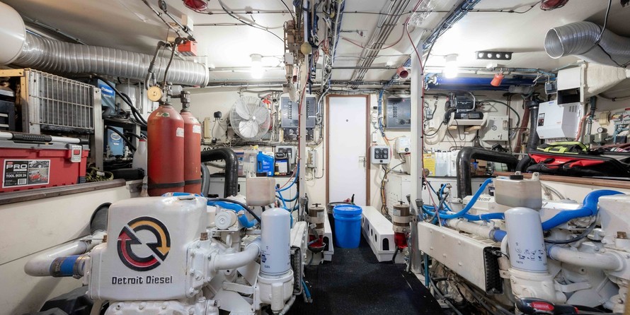 Marine trader 44 long range cruiser