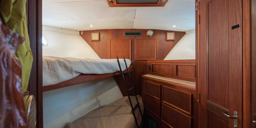 Marine trader 44 long range cruiser