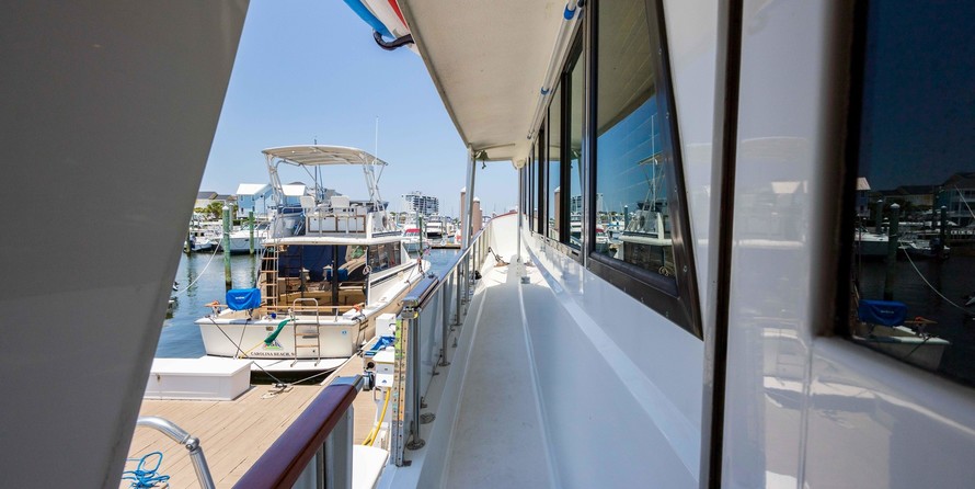 Marine trader 44 long range cruiser