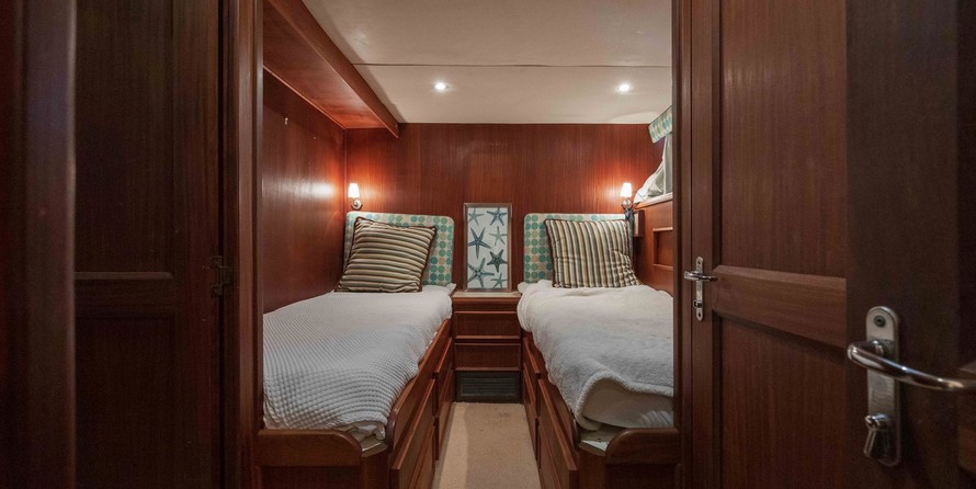 Marine trader 44 long range cruiser