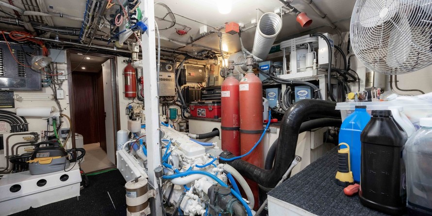 Marine trader 44 long range cruiser