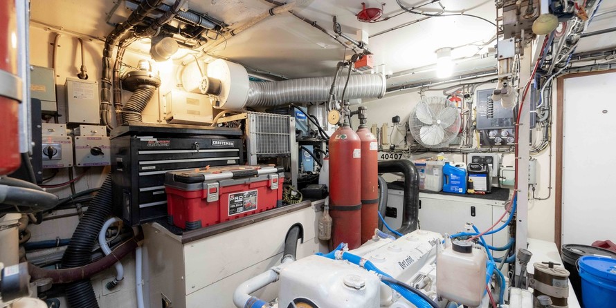 Marine trader 44 long range cruiser