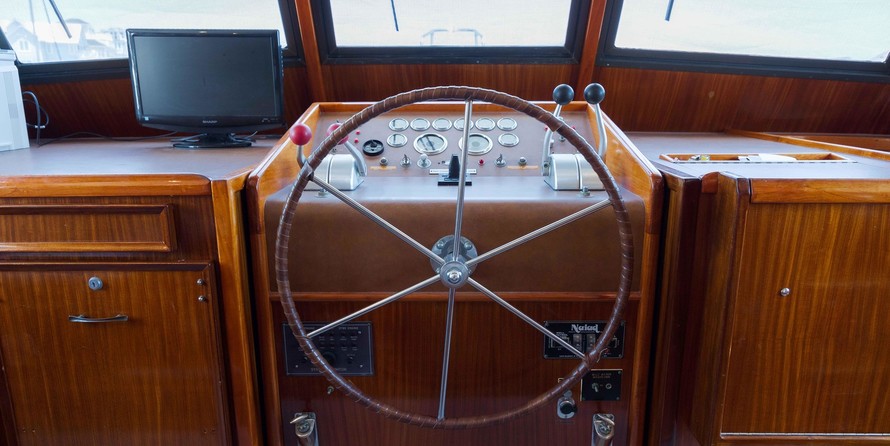 Marine trader 44 long range cruiser