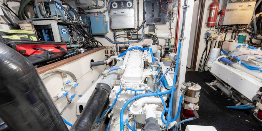 Marine trader 44 long range cruiser