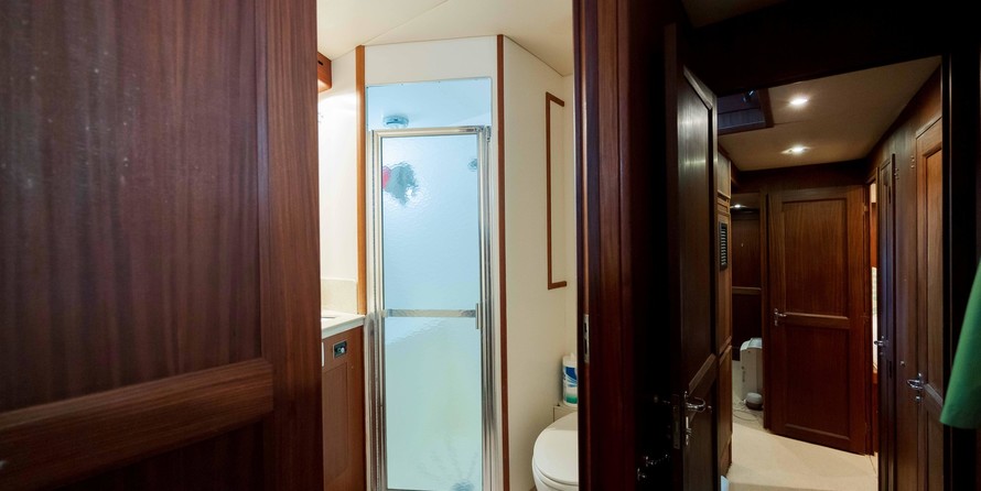 Marine trader 44 long range cruiser