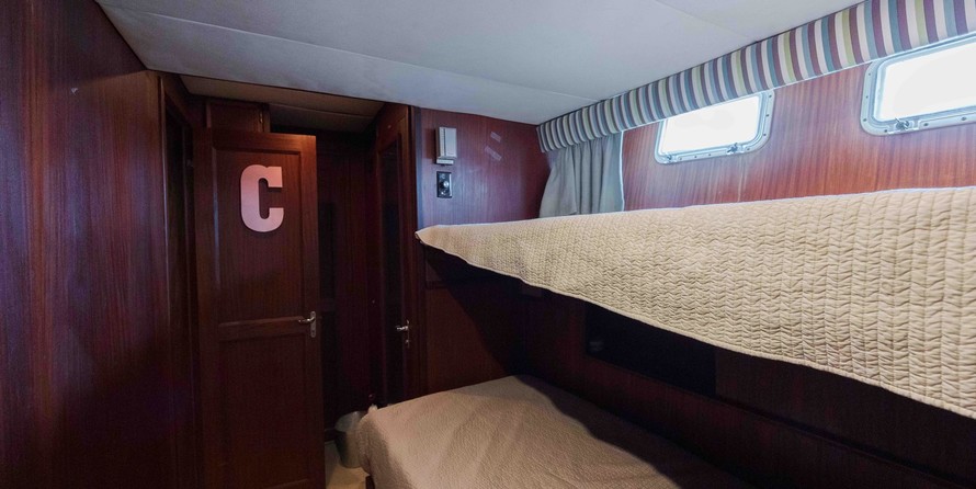 Marine trader 44 long range cruiser