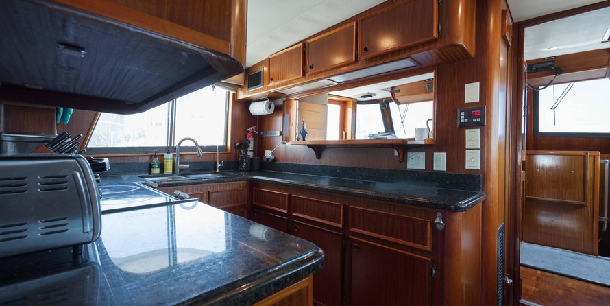 Marine trader 44 long range cruiser