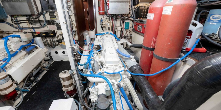 Marine trader 44 long range cruiser