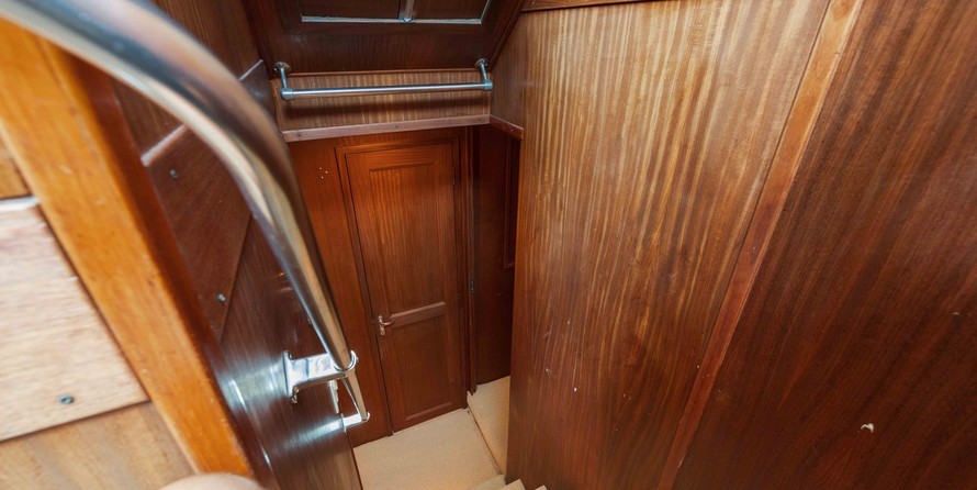 Marine trader 44 long range cruiser