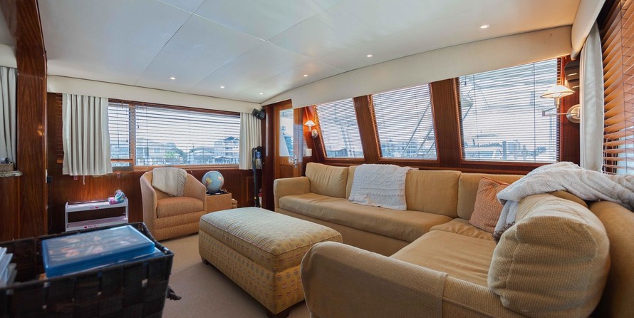 Marine trader 44 long range cruiser