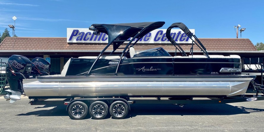 Avalon 27' Catalina Platinum Elite Windshield w/ Twin Mercury 400 Racing Motors!