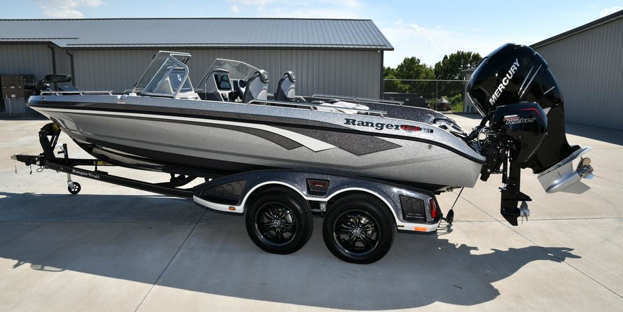 Everglades 230 cc w/ 250 verado