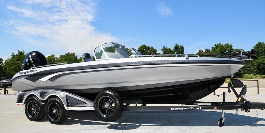 Everglades 230 cc w/ 250 verado