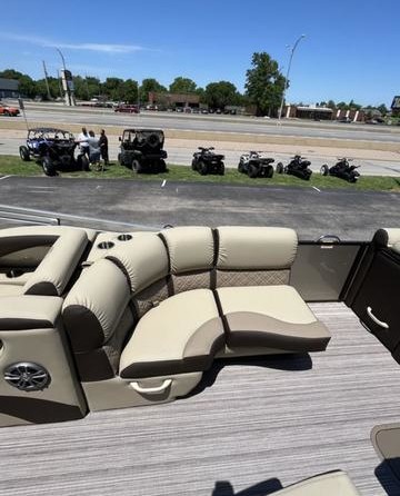 60 x 16 tri-toon passenger vessel