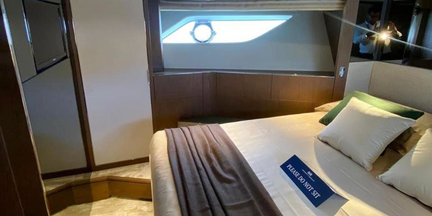 Ferretti Yachts 780