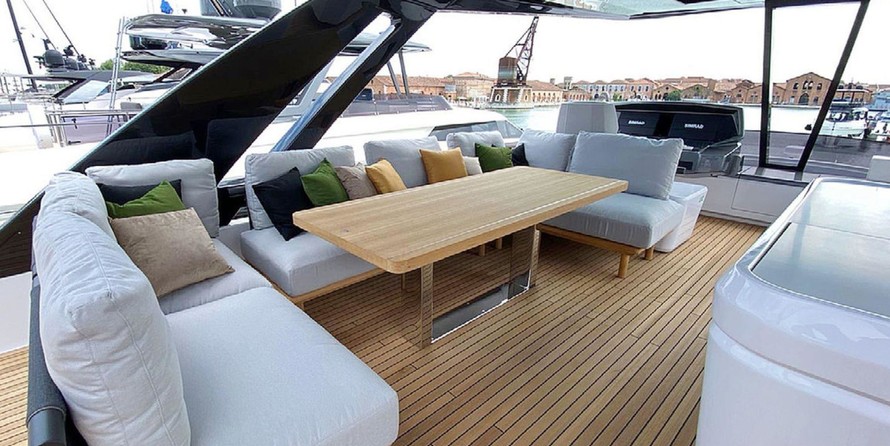Ferretti Yachts 780
