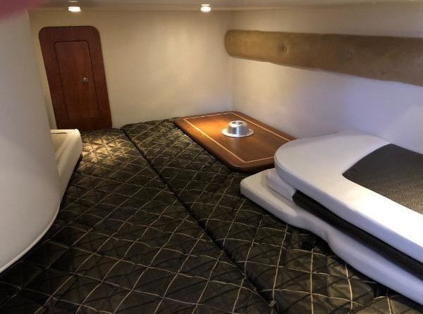 Rinker 310 Express Cruiser