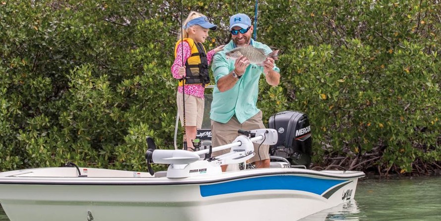 Mako Pro Skiff 17 CC