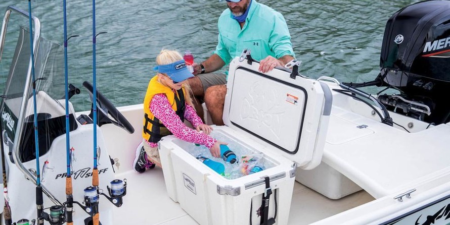 Mako Pro Skiff 17 CC