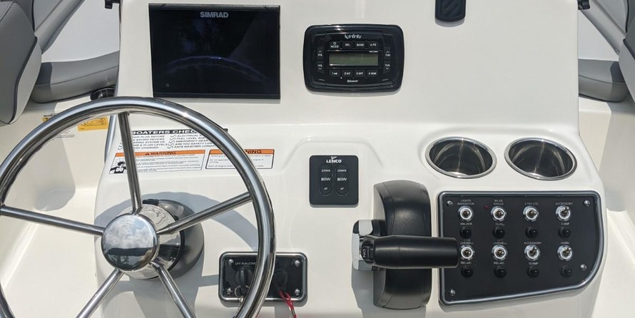 Nauticstar 211