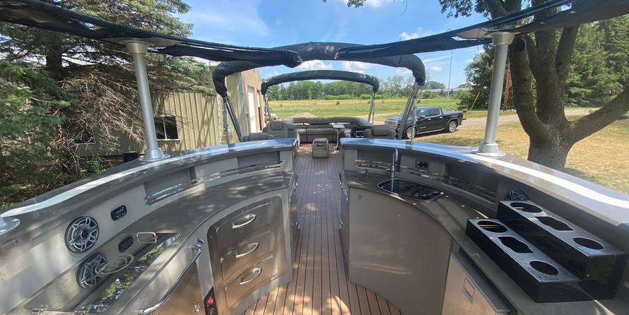 Premier Pontoons Boundary Waters 310 Sky Deck