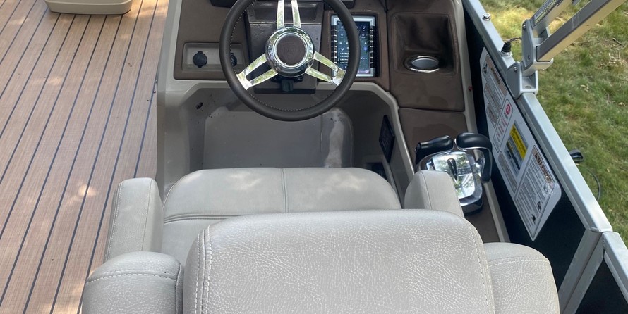 Premier Pontoons Boundary Waters 310 Sky Deck