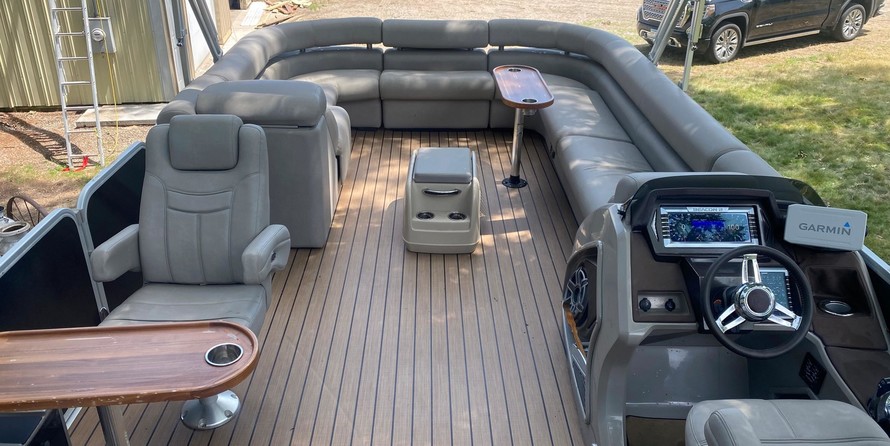 Premier Pontoons Boundary Waters 310 Sky Deck