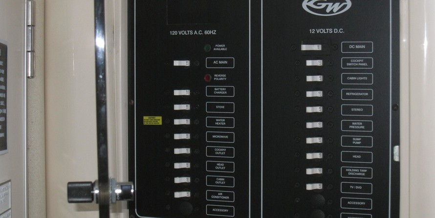 Grady-White Marlin 300