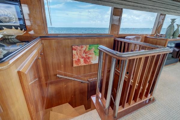Hatteras 74 Sport Deck Motor Yacht