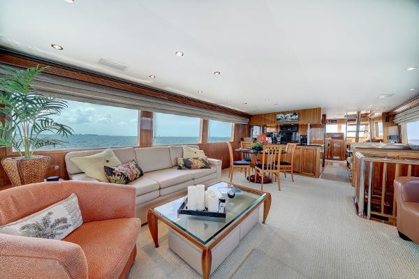 Hatteras 74 Sport Deck Motor Yacht