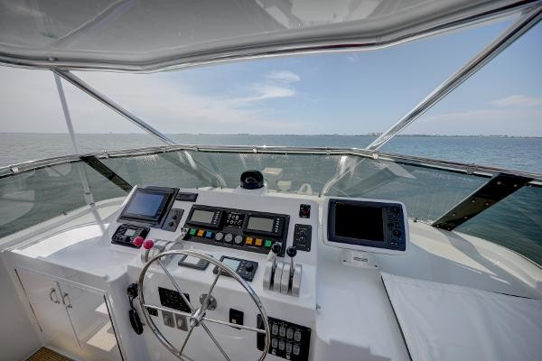 Hatteras 74 Sport Deck Motor Yacht