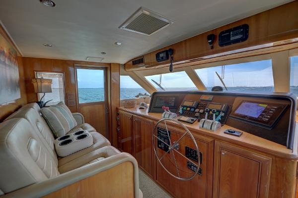 Hatteras 74 Sport Deck Motor Yacht