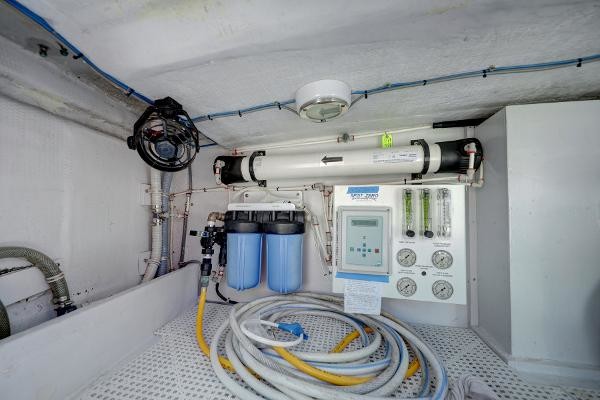 Hatteras 74 Sport Deck Motor Yacht