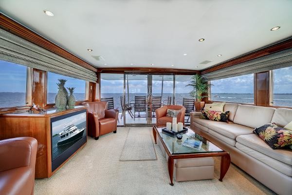 Hatteras 74 Sport Deck Motor Yacht