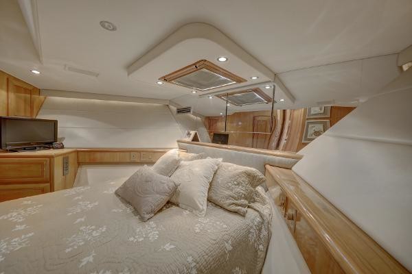 Hatteras 74 Sport Deck Motor Yacht