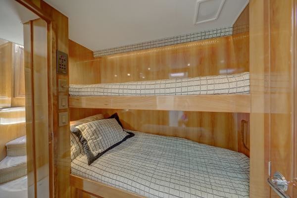 Hatteras 74 Sport Deck Motor Yacht