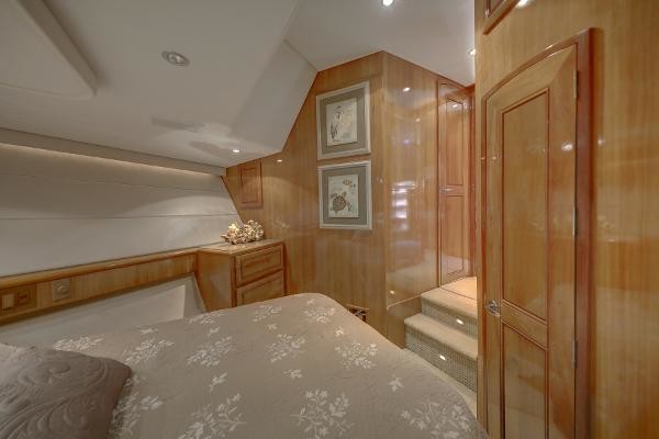 Hatteras 74 Sport Deck Motor Yacht